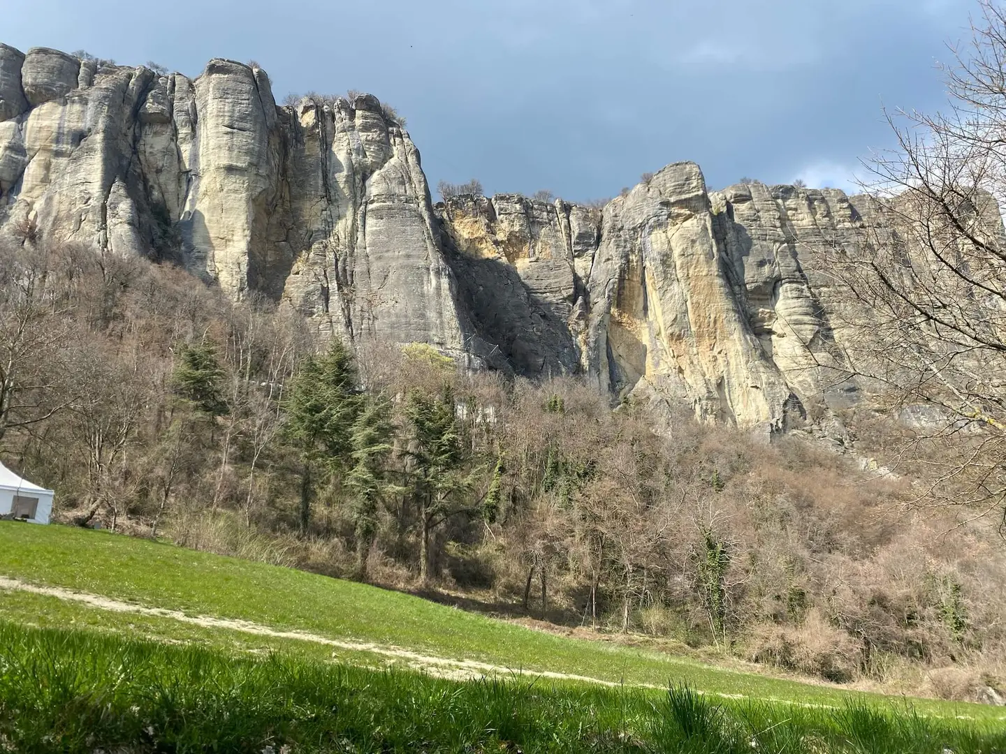 Pietra Bismantova - copertina dell'escursione con atmosfera naturale e raccolta.